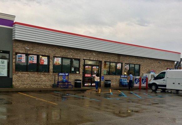 Clean parking lot and handicap parking right in front