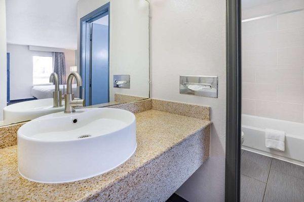 Guest room bath