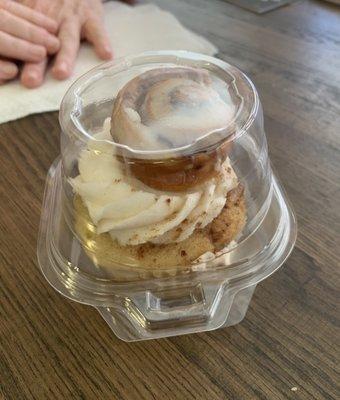 Cinnamon Roll Cupcake