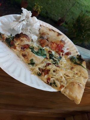 Chicken and spinach pizza with garlic and hot peppers