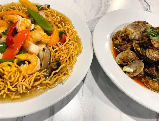 Crispy Egg noodle seafood in Gravey