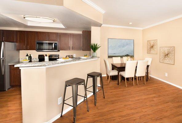 Dining room and kitchen at Lakeview at Parkside