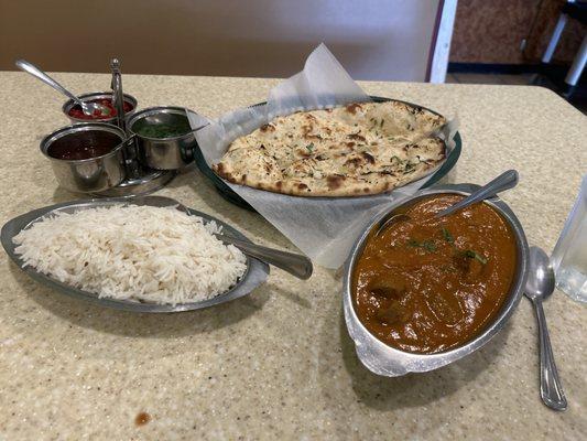 Lamb curry & garlic naan