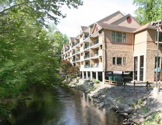 Gatlinburg condominiums on the river