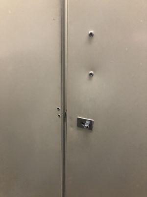 No bathroom door handle