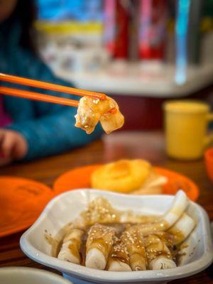 rice noodle roll with sesame sauce