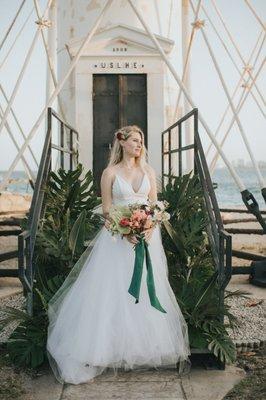 ROSE COLOURED ceremony wedding flowers at Hillsboro Inlet Lighthouse. 
 Photo: Chelsea Erwin Weddings