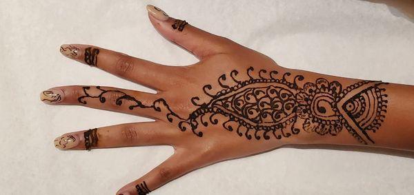 Enjoy Henna tattoos