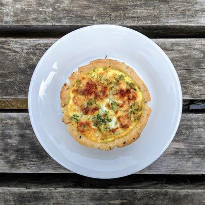 Quiche picnic in the park for one