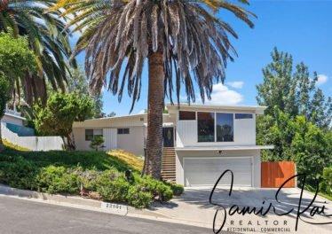 Mid-century modern home sold in West Hills, CA.