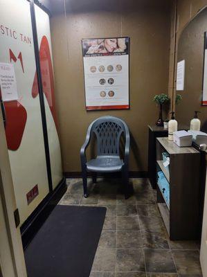 Mystic HD spray tan booth