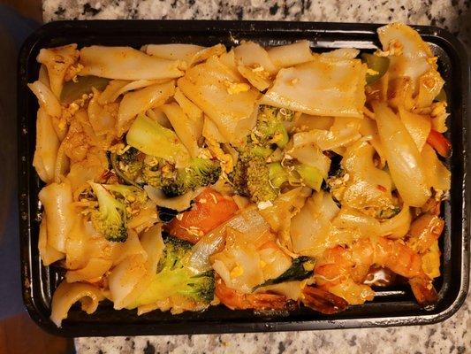 Drunken noodles with shrimp (added broccoli)