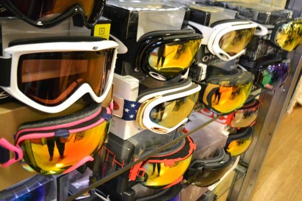 Smith, Oakley and high end goggles at Saint Bernard Outlet