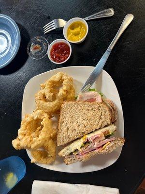 263. Club Cold Sandwich 529. Onion Rings