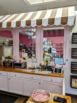 Open kitchen, so clean!