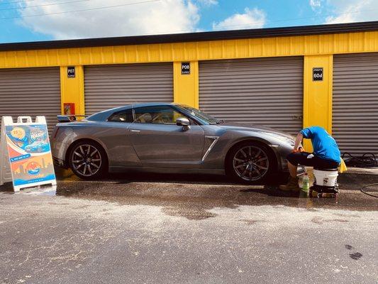 Sunday is time for a luxury detail. Nice Gtr!