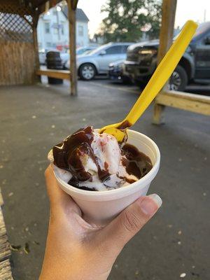 Strawberry cheesecake with hot fudge