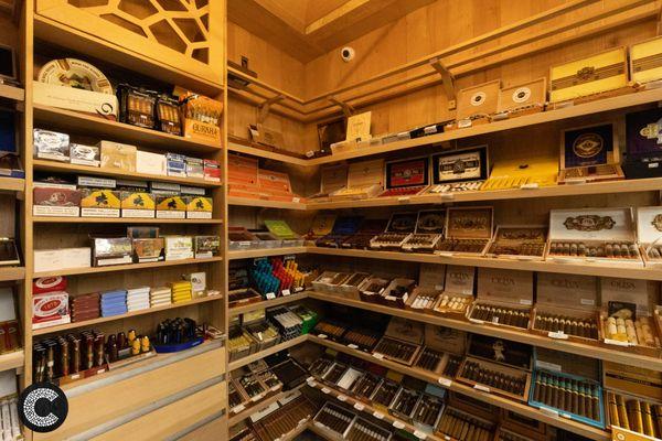 WALK IN CIGAR HUMIDOR