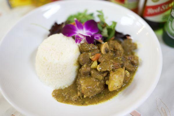 Curry goat & white rice