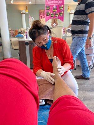 This is Mia come see her for a great filling for your feet. I indorse this service!p.s. come early...