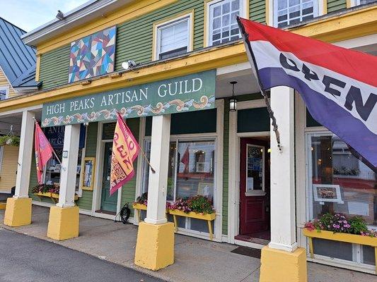 Kingfield Maine Artisan Guild - a group of local artists come together and run this unique Gallery offering Antiques &  Gifts