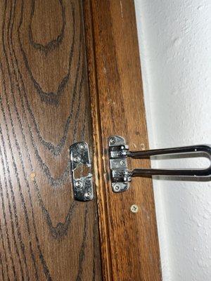 Broken security latch, so safe!