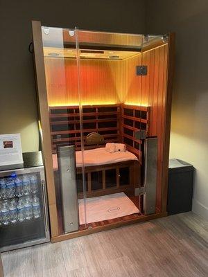 Lay back & unwind in the Infrared Sauna. Release minor pain, accelerate recovery, boost circulation & cardiovascular health - all in 40 min.