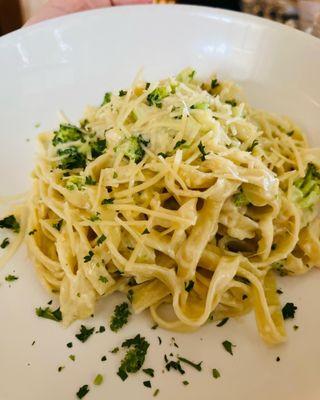 Alfredo with broccoli they added that for my vegetarian daughter