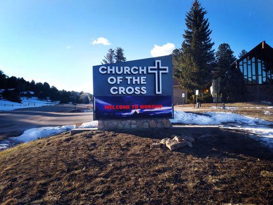 Full color digital sign manufactured and installed by Sign Design in 2018.  Located in Evergreen Colorado and still working 5 years later.