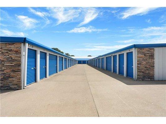 Exterior Units - Storage Express at 812 Walnut St, Washington, IL 61571