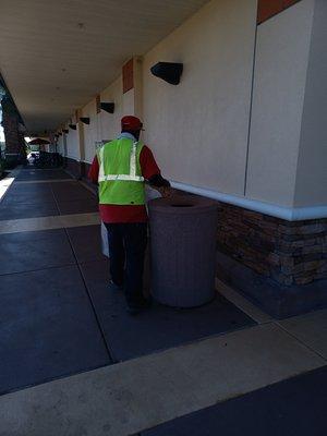 Trash can Cleaning daily