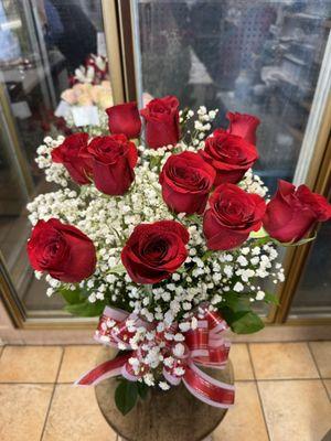 Red roses in vase