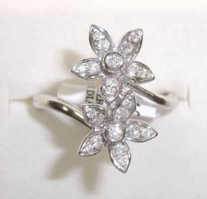 White Gold and diamonds in flower design.