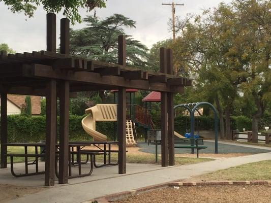 Benches, BBQ, water fountain, children's play area