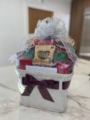 Custom Holiday Snack Gift Basket