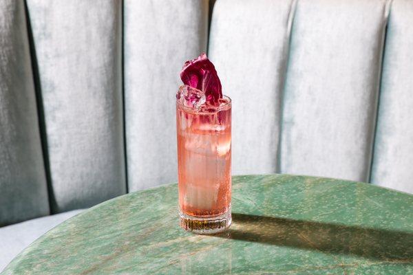 SIREN SONG 
 strawberry, radicchio, vermouth, bitters, prosecco, tonic