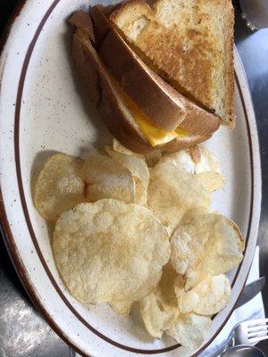 Grilled cheese and chips