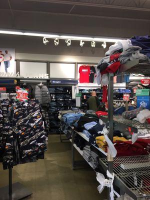 Old Navy of Millbury -- Shoppes @ Blackstone Valley : 70 Worcester Providence Turnpike, Millbury           Interior