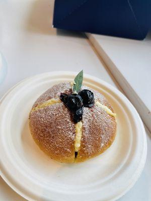 Blueberry and cream brioche