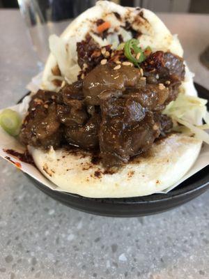 Stewed beef bun