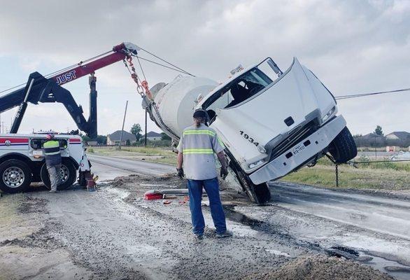 If you're looking for the best tow truck company in San Antonio, look no further than Roadrunner Towing service.