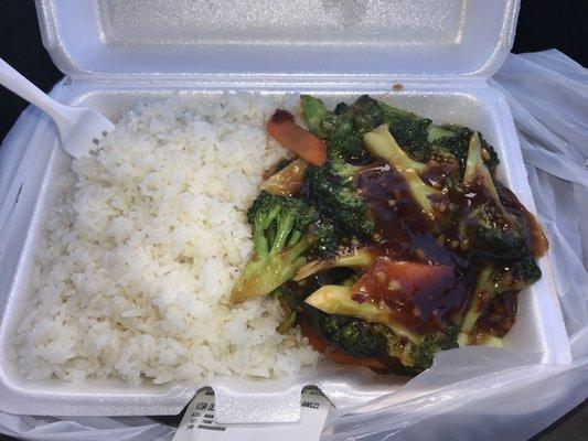 Broccoli with garlic sauce and white rice