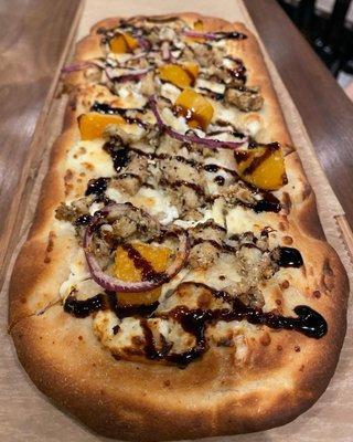 Flatbread with chicken and peaches