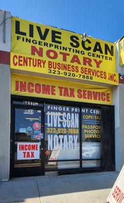 Entry of building on Crenshaw side. Limited parking and very clean.