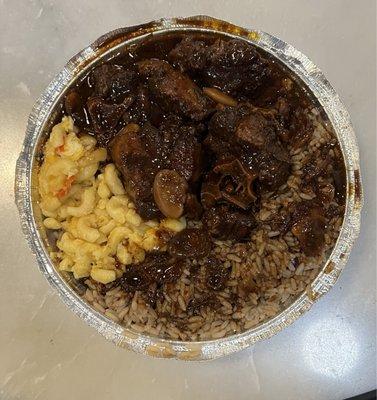 Large Oxtail Rice and Peas Mac & Mac and Cheese