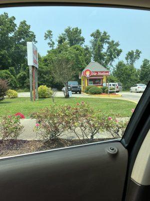 The view from Main Street, easy in and out, one ordering window