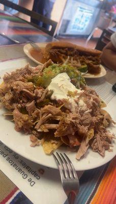 Volcano Nachos & Torta ahogada