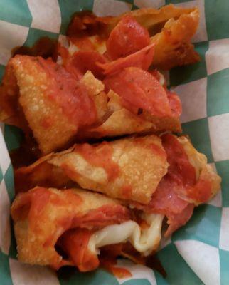 Pepperoni pizza egg roll