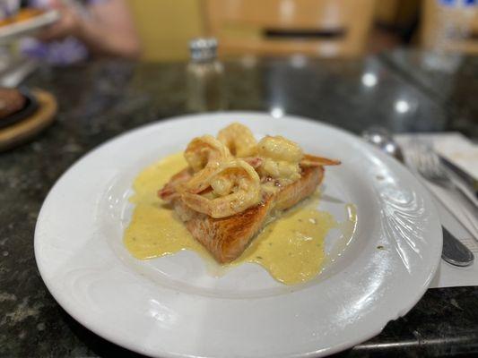 Salmon with Shrimp with Garlic Sauce