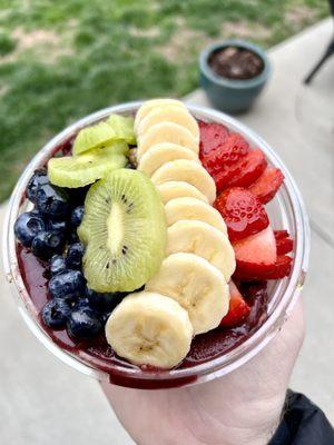 Pura Vida Acai Bowl - Addrd kiwi & bananas. A bit pricey but overall really tasty! The açaí was sooo cold.